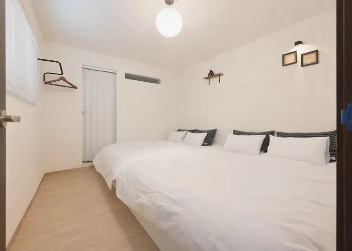 Itaewon, Spacious #3mintoitaewonstn #familytrip #friendstrip #grouptrip #sleeps10 #myeongdong20min #namsan20min #bestlocation #hotelstylebedding #stay762 #longstaypickupservice *