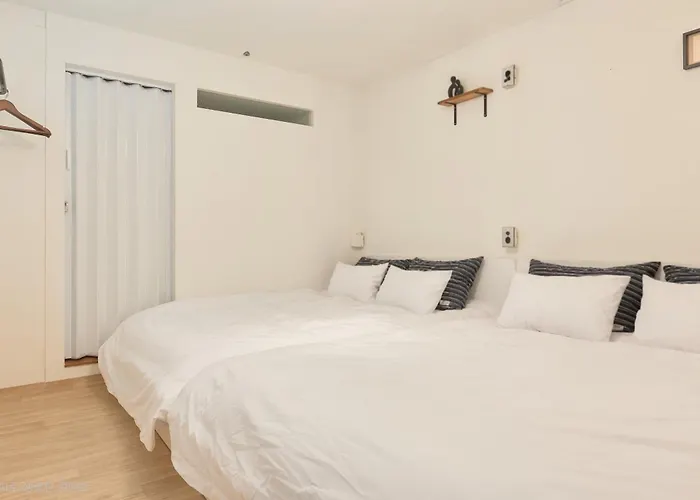 Apartment Itaewon, Spacious #3mintoitaewonstn #familytrip #friendstrip #grouptrip #sleeps10 #myeongdong20min #namsan20min #bestlocation #hotelstylebedding #stay762 #longstaypickupservice Seoul