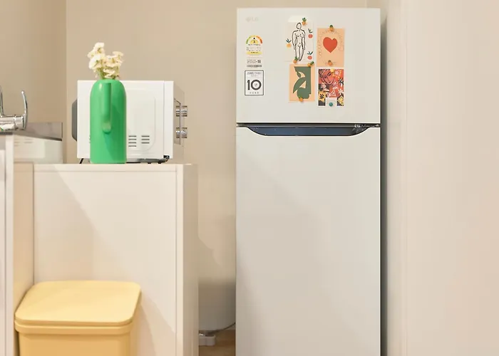Itaewon, Spacious #3mintoitaewonstn #familytrip #friendstrip #grouptrip #sleeps10 #myeongdong20min #namsan20min #bestlocation #hotelstylebedding #stay762 #longstaypickupservice *