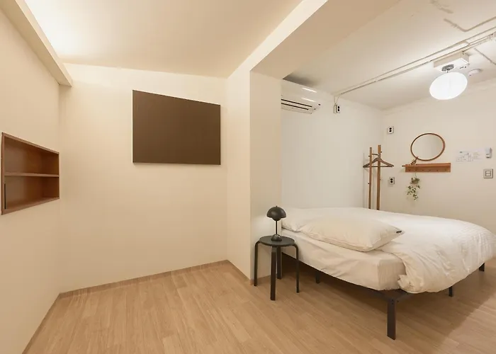 Apartment Itaewon, Spacious #3mintoitaewonstn #familytrip #friendstrip #grouptrip #sleeps10 #myeongdong20min #namsan20min #bestlocation #hotelstylebedding #stay762 #longstaypickupservice Seoul