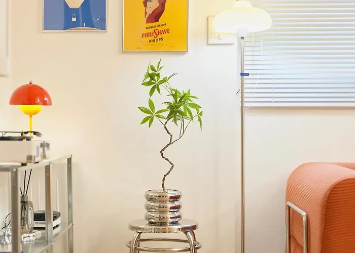 Itaewon, Spacious #3mintoitaewonstn #familytrip #friendstrip #grouptrip #sleeps10 #myeongdong20min #namsan20min #bestlocation #hotelstylebedding #stay762 #longstaypickupservice Apartment